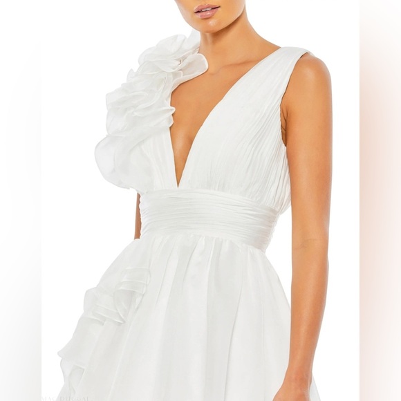 MAC DUGGAL White Ruffle Shoulder V Neck Chiffon Gown 2 - Picture 2 of 9